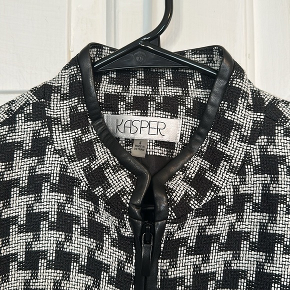 Kasper Black and white full zip jacket size 4 women’s - Picture 3 of 3